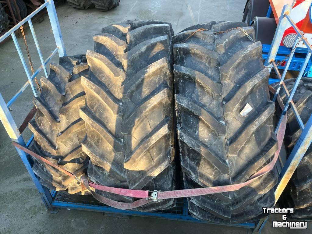 Wheels, Tyres, Rims & Dual spacers Trelleborg TM800 650/65R38 en 540/65R28 Banden
