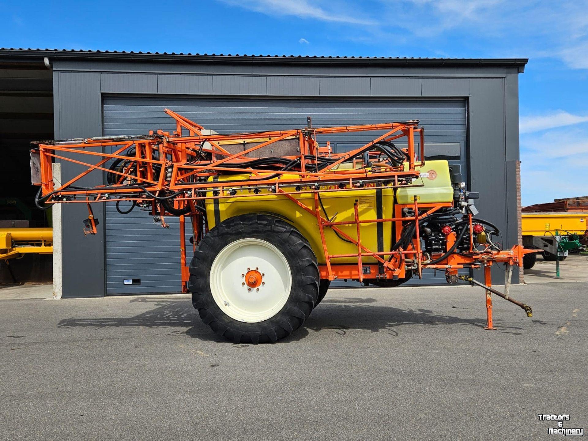 Fieldsprayer 3 points Douven NEVELSPUIT 3400 Ltr Veldspuit - 27mtr