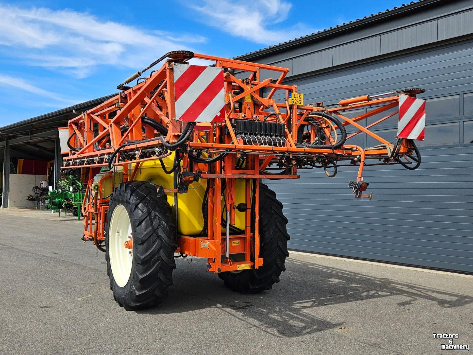Fieldsprayer 3 points Douven NEVELSPUIT 3400 Ltr Veldspuit - 27mtr