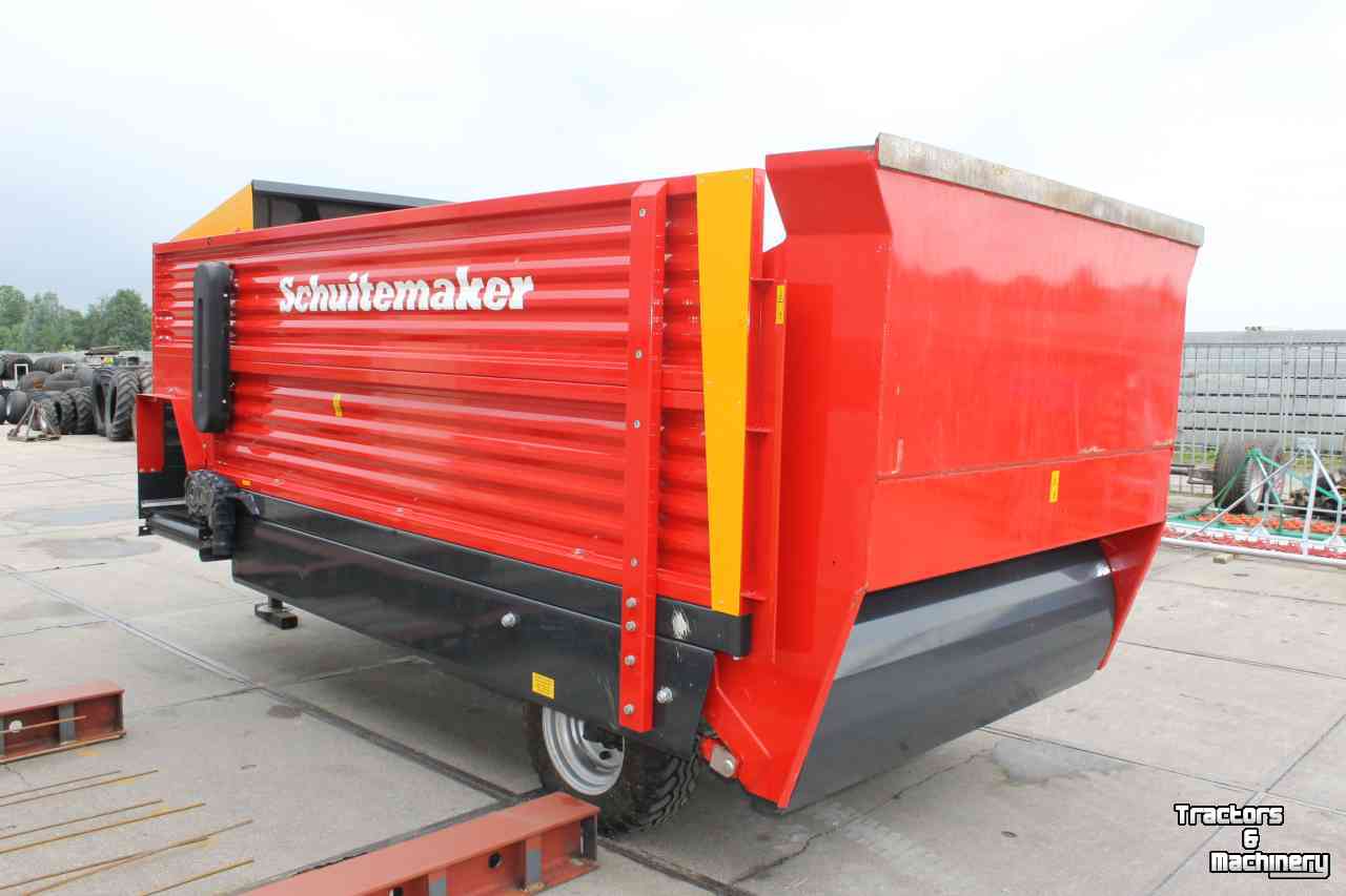 Silage-block distribution wagon Schuitemaker Amigo 40S blokkenwagen blokkendoseerwagen voerwagen messenwals