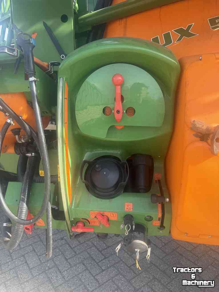 Fieldsprayer pull-type Amazone UX 5200_