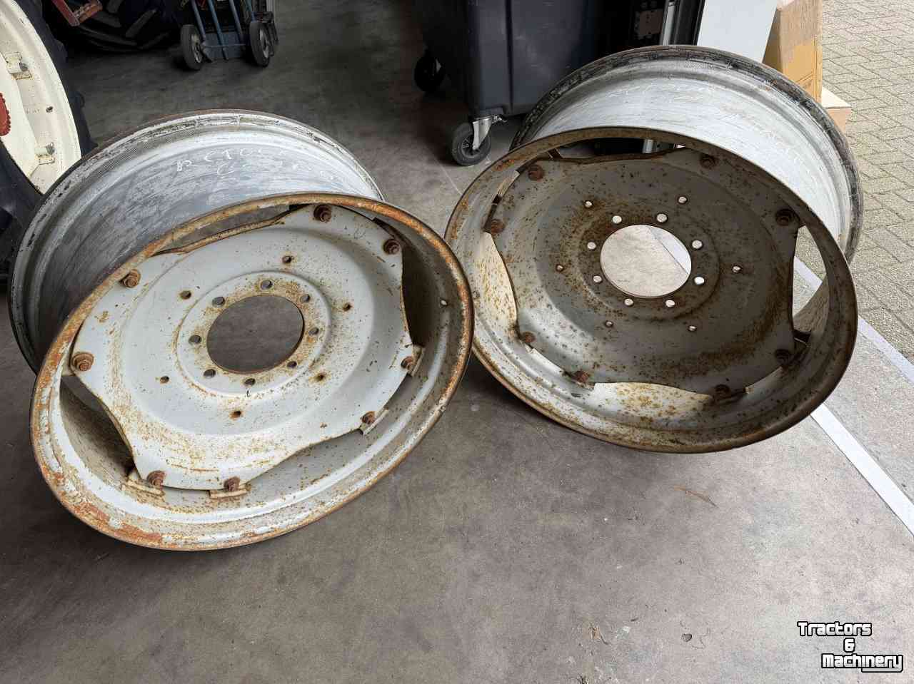 Wheels, Tyres, Rims & Dual spacers Case-IH set velgen 15w x 34