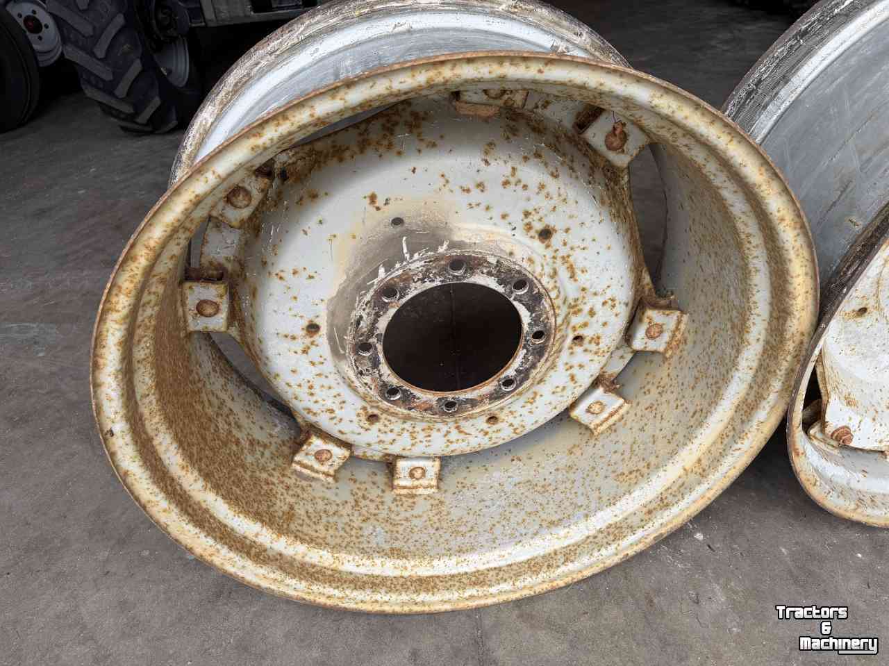 Wheels, Tyres, Rims & Dual spacers Case-IH set velgen 15w x 34