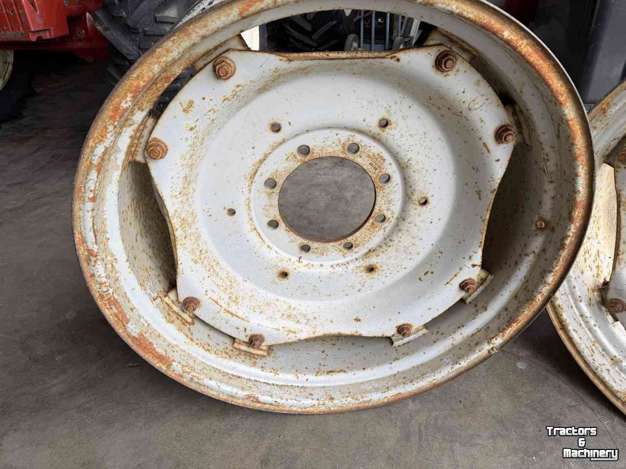 Wheels, Tyres, Rims & Dual spacers Case-IH set velgen 15w x 34