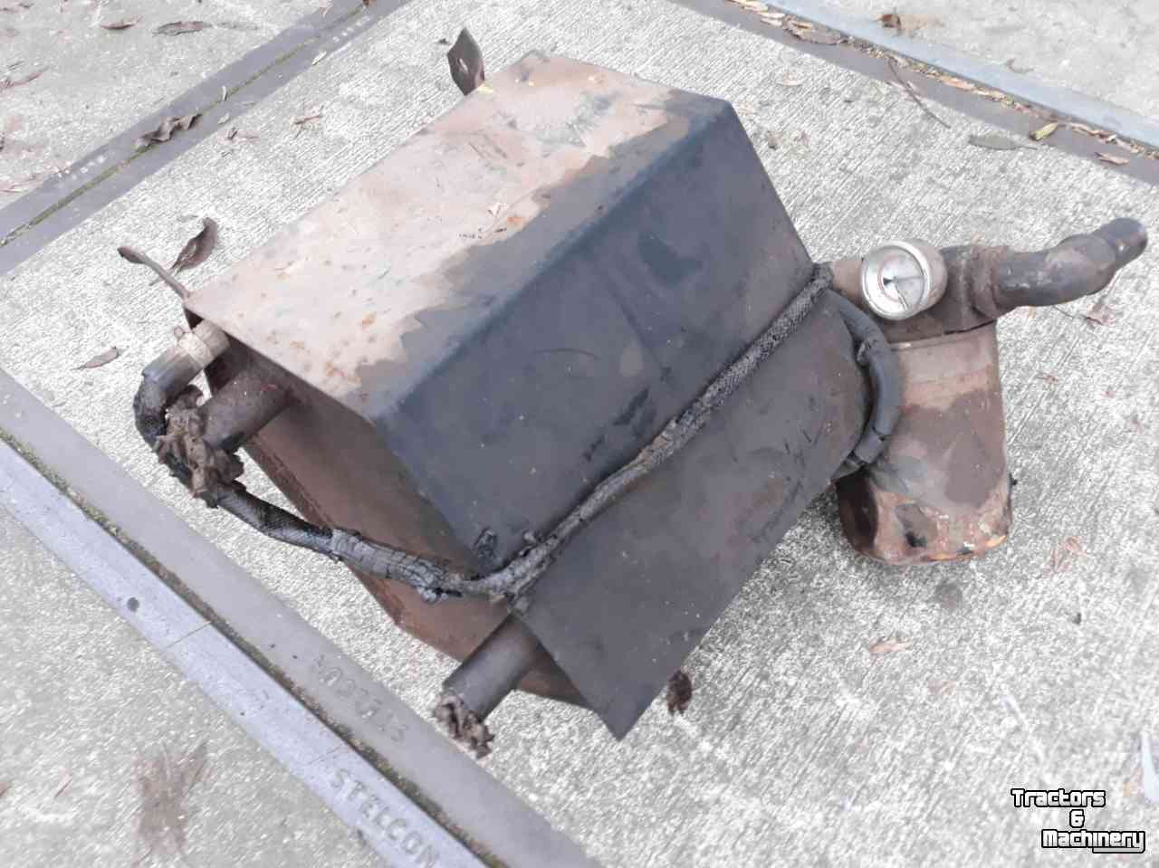 Diverse used spare-parts Case-IH Extra hydrauliekolietank Case IH