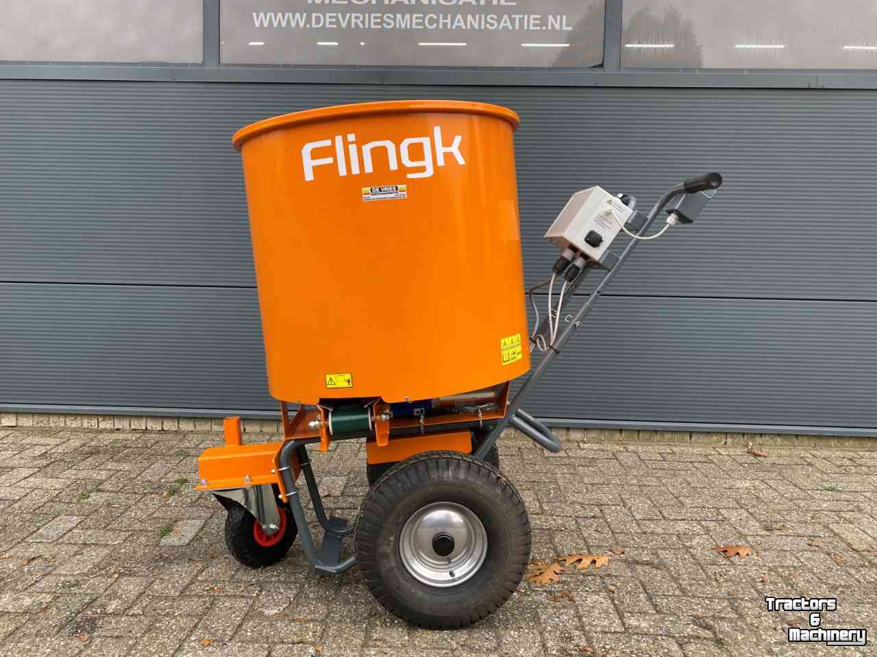 Sawdust spreader for boxes Flingk SE 250
