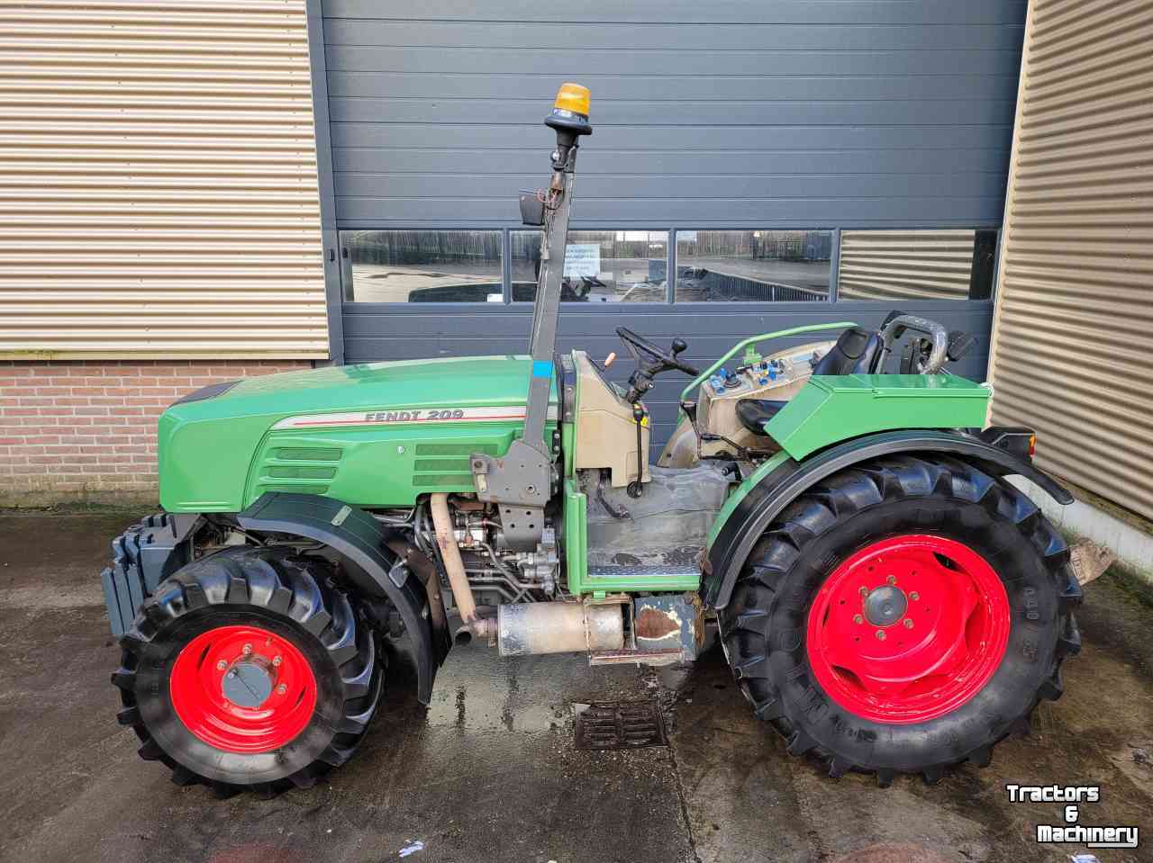 Small-track Tractors Fendt 209