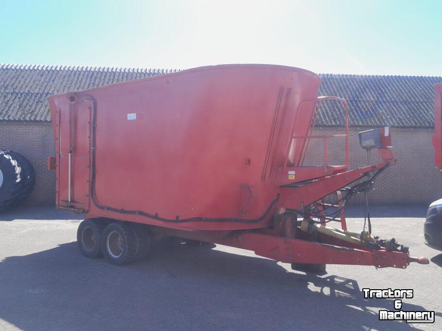 Feed mixer Peecon Voermengwagen