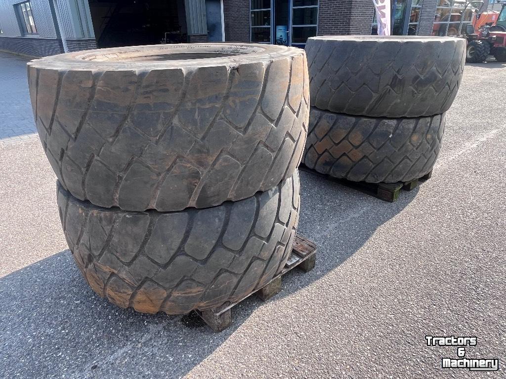 Wheels, Tyres, Rims & Dual spacers Good Year Unisteel