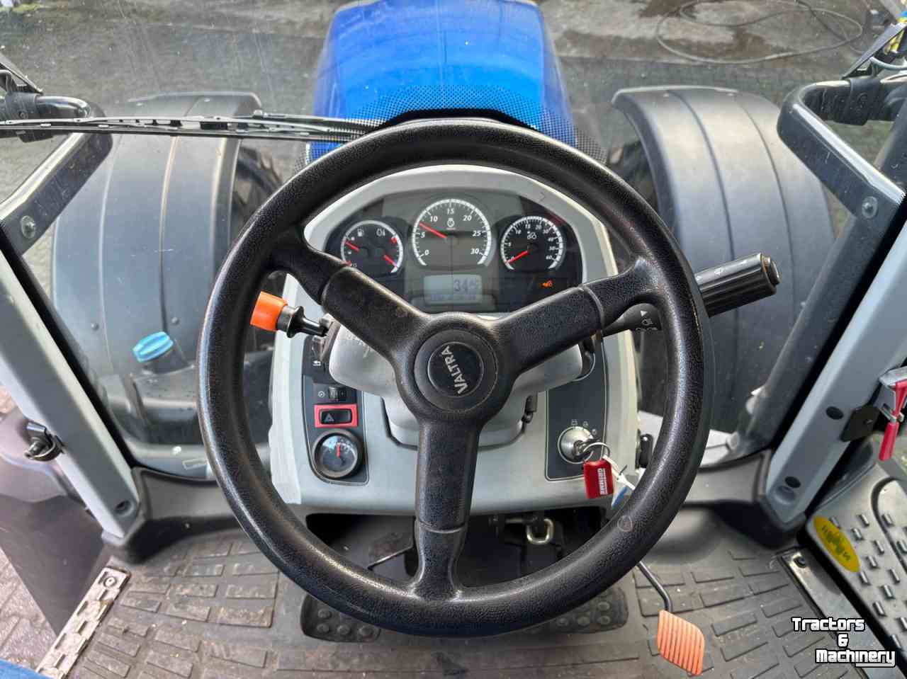 Tractor Valtra T194 Hitech