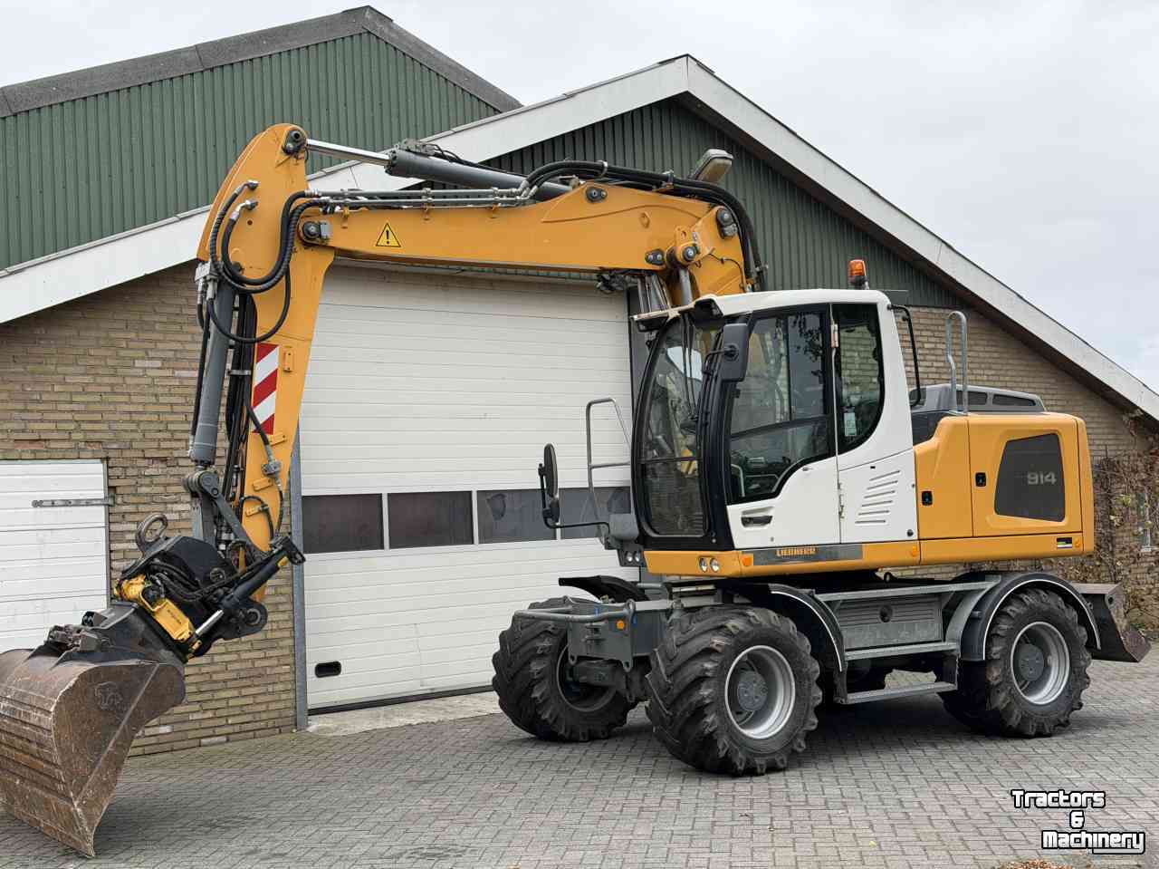 Excavator Liebherr A914 met Engcon draaikantelstuk