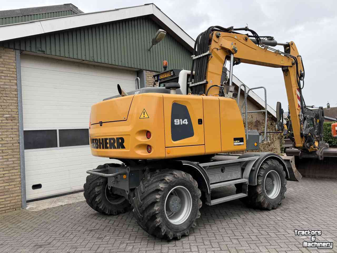 Excavator Liebherr A914 met Engcon draaikantelstuk
