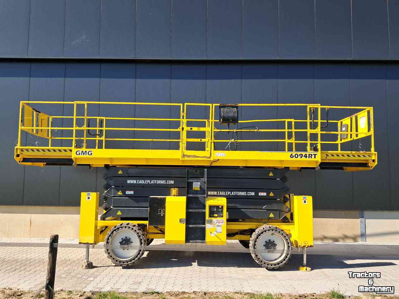 Articulated platforms  Schaarhoogwerker GMG 6094-RT
