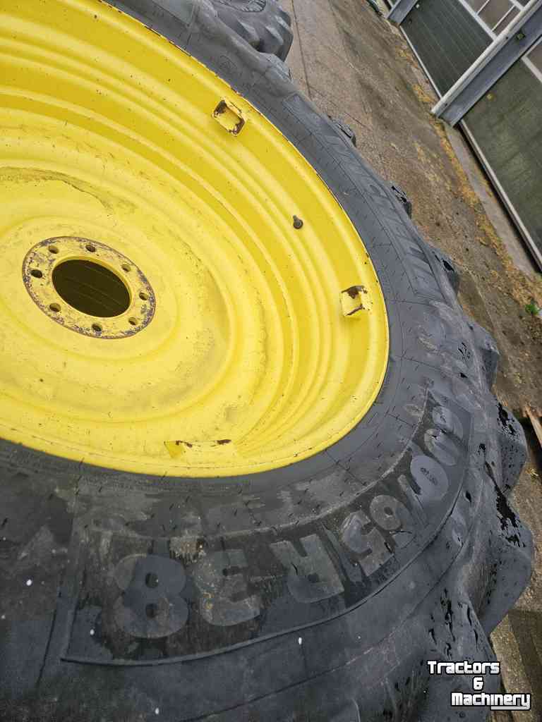Wheels, Tyres, Rims & Dual spacers Michelin Bandenset John Deere 3350. 600/65R38 540/65R24
