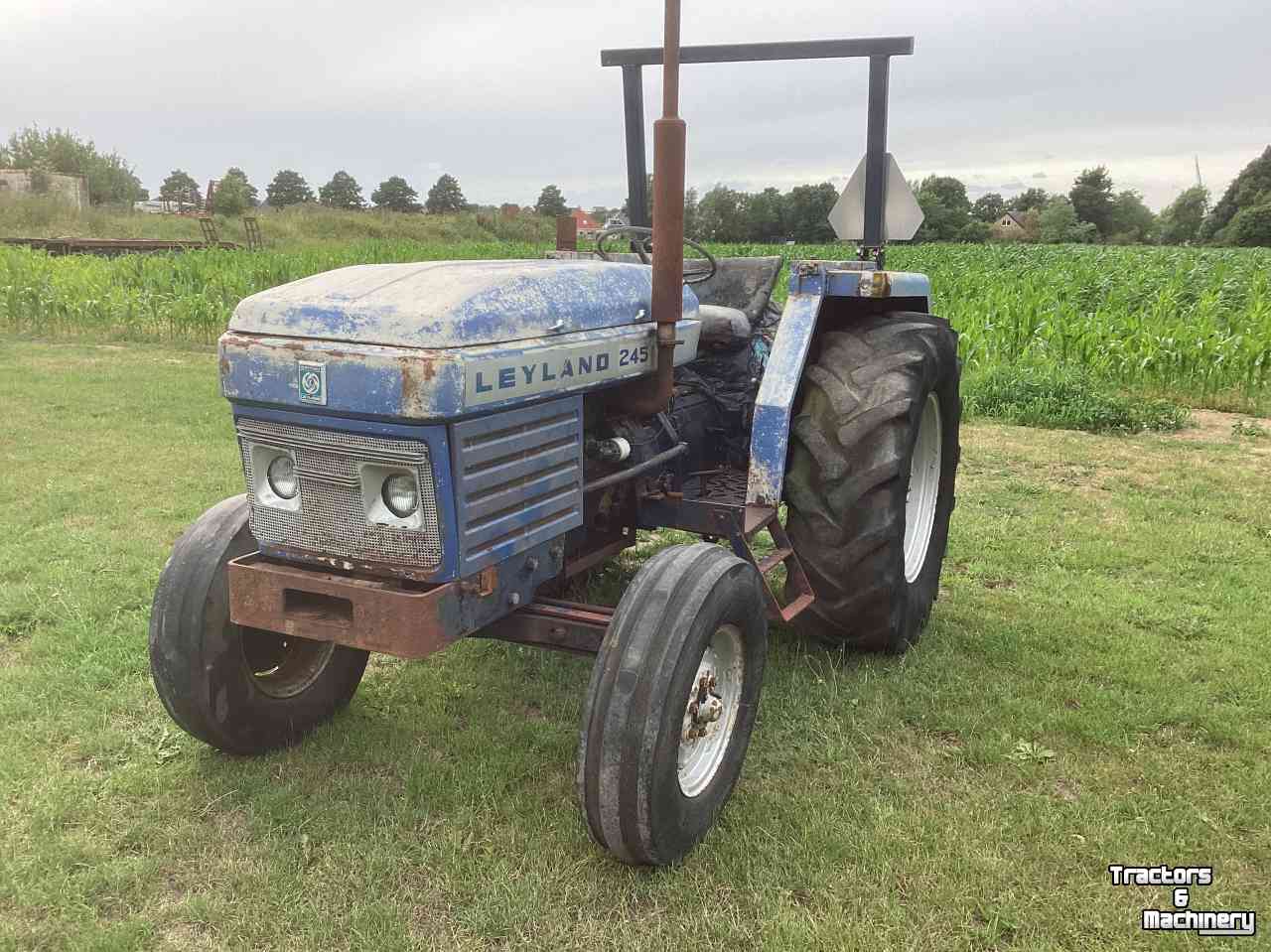 Tractors Leyland 245