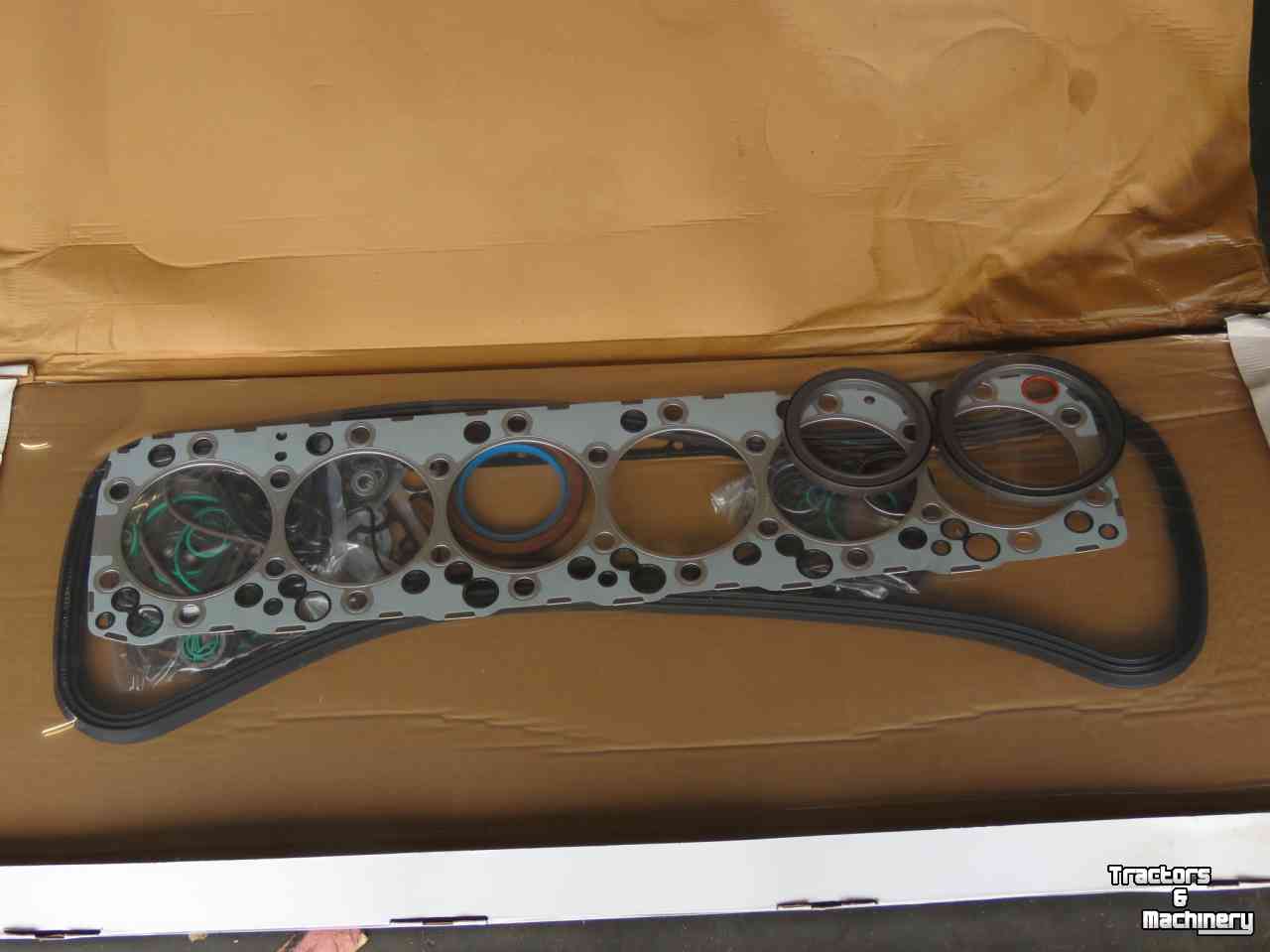 Combine New Holland Motor revisie set F2CFA613B Parts nr:8094354