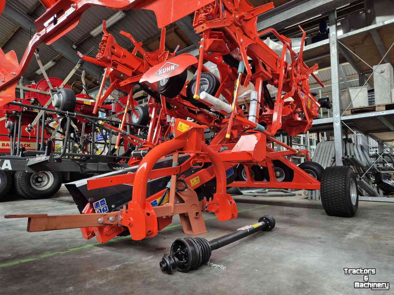 Tedder Kuhn GF 8703T schudder OVERJARIG!