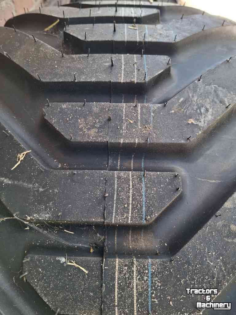Wheels, Tyres, Rims & Dual spacers BKT BKT 500/55-20 banden op velg/kipper/kieper/dumper/wagen/kar