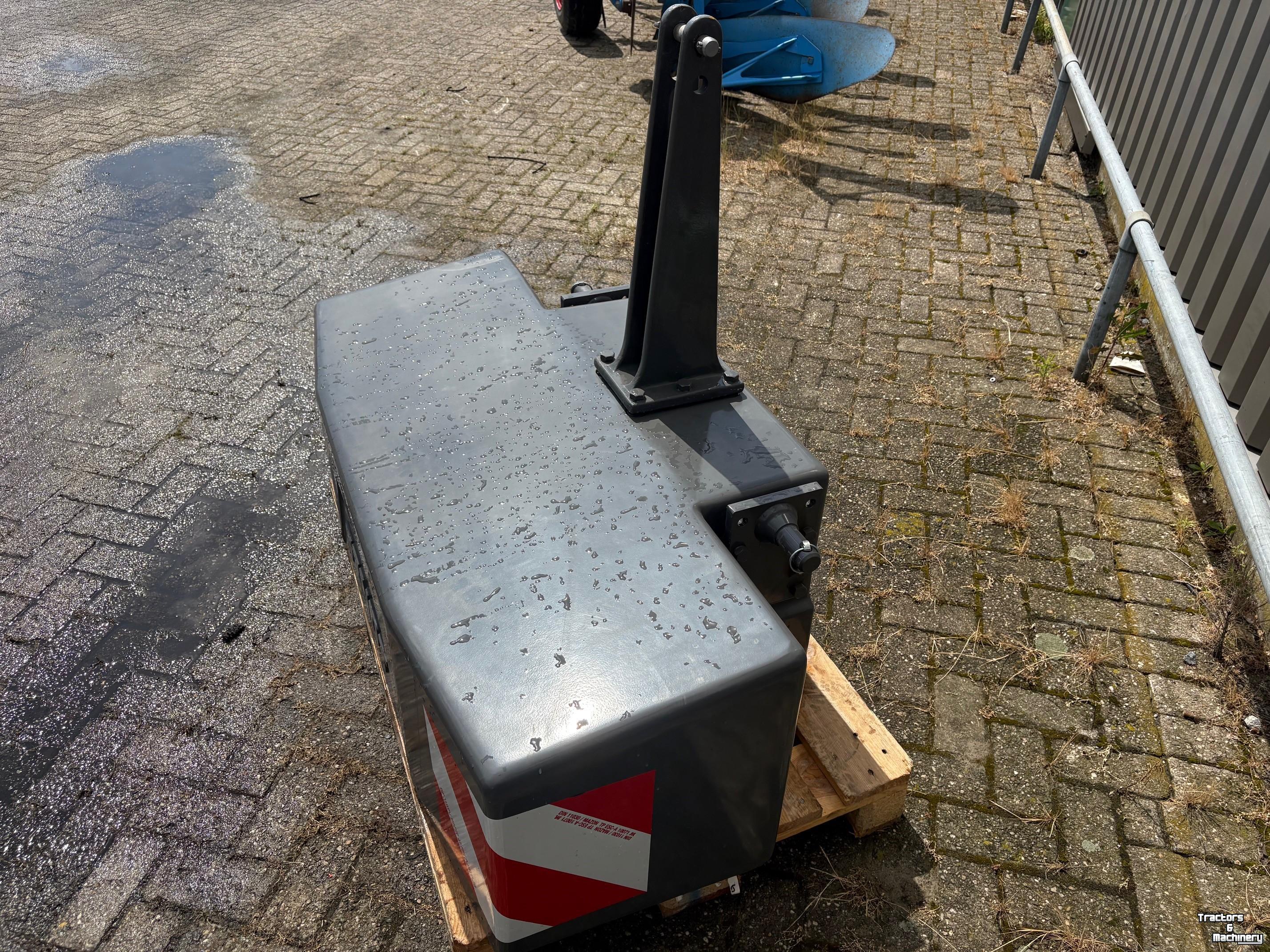 Other equipment for road, roadside and ditch maintenance  Fendt 2500kg frontgewicht