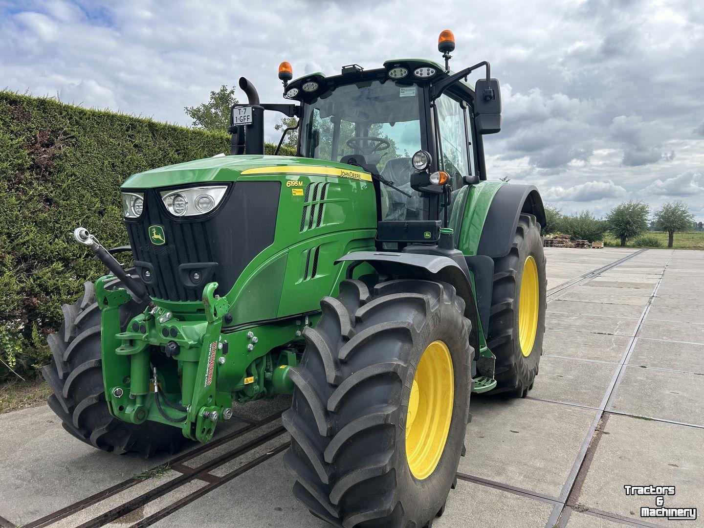 Tractor John Deere 6195M