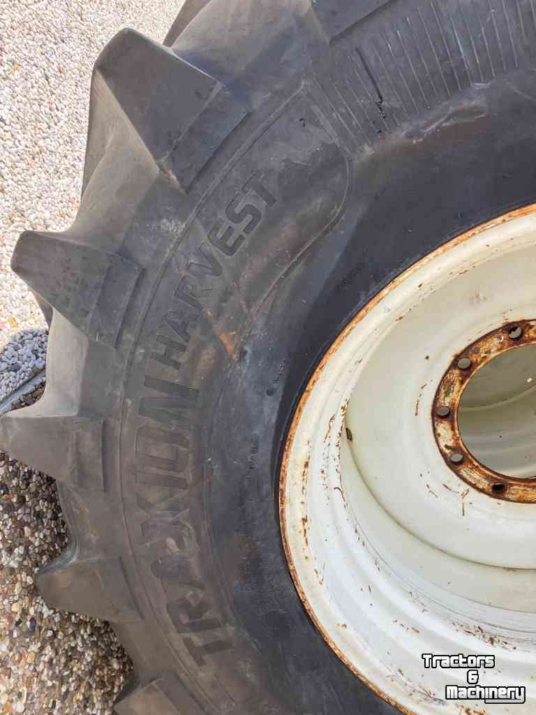 Wheels, Tyres, Rims & Dual spacers Vredestein Set TRAXION HARVEST 800/65R32 compleet op Velg aansluiting 280/335/10gaats