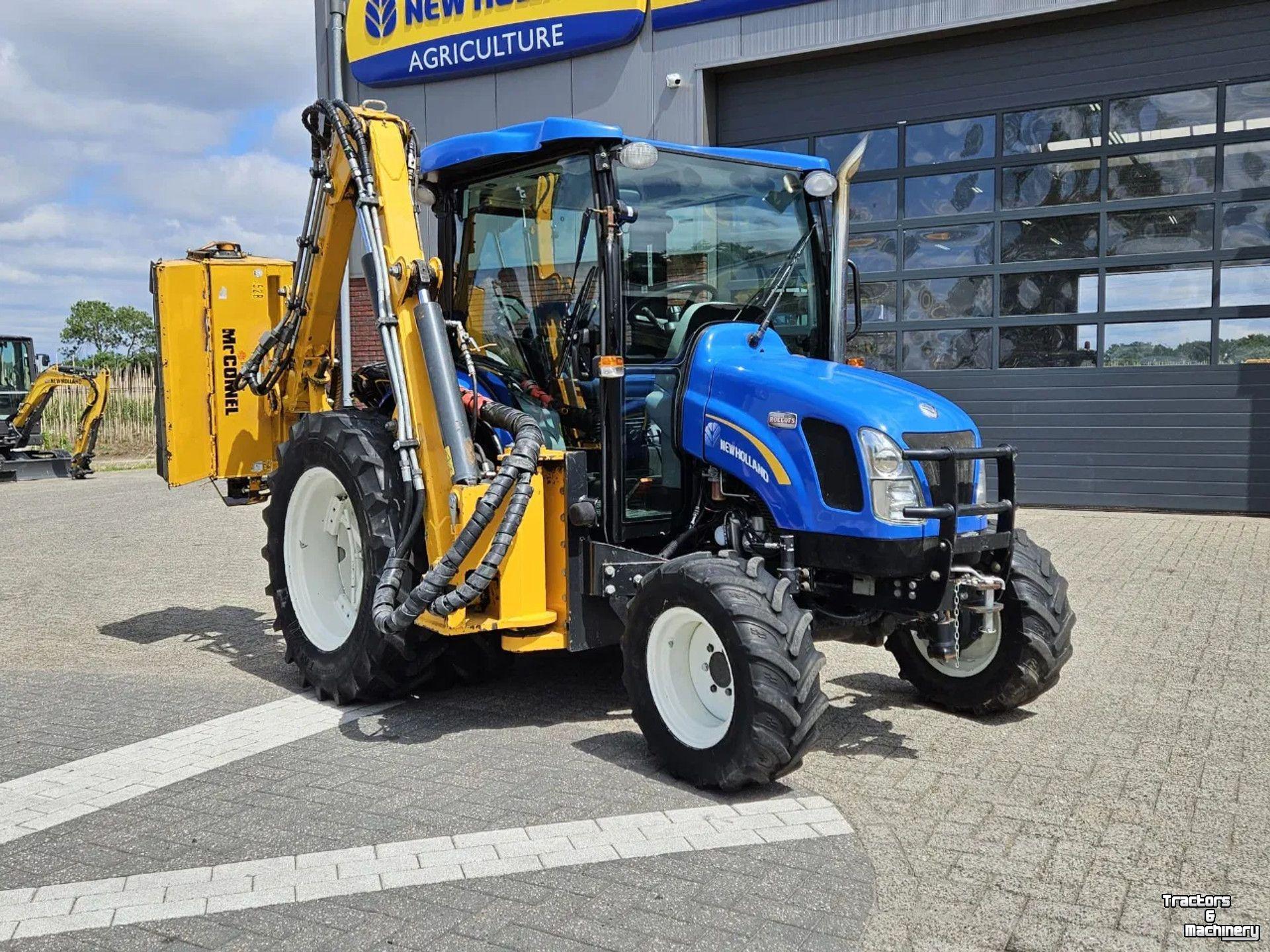 Small-track Tractor New Holland Boomer 3050 met Bos Maaiarm