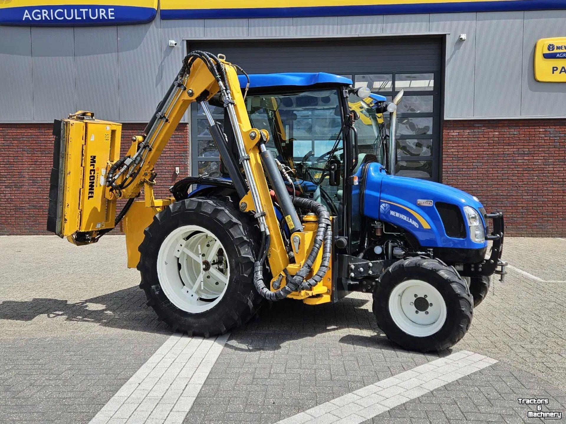 Small-track Tractor New Holland Boomer 3050 met Bos Maaiarm