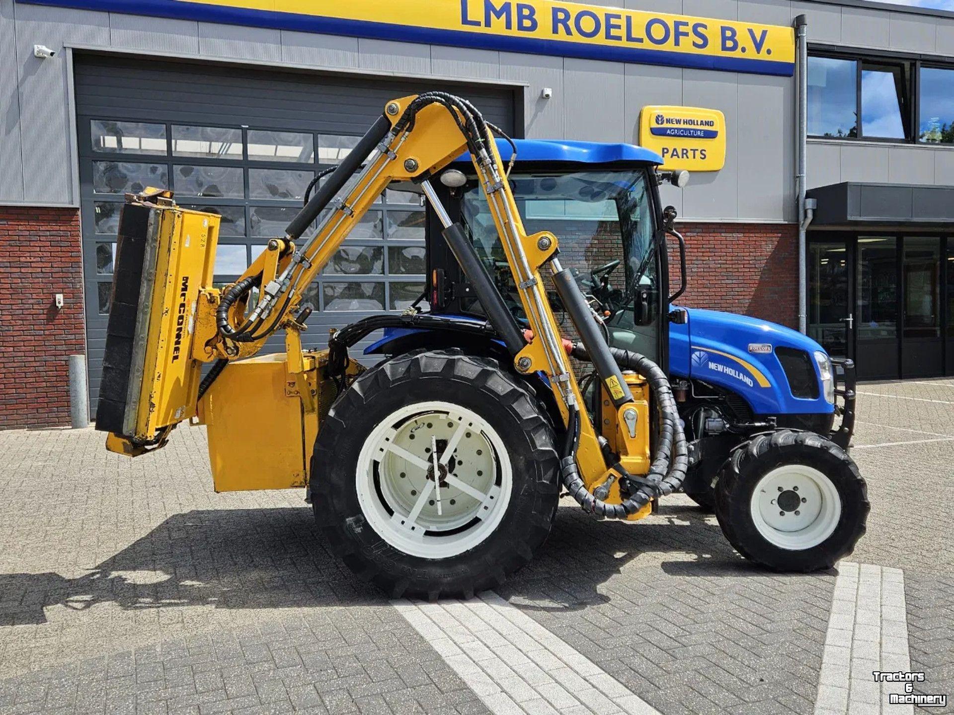 Small-track Tractor New Holland Boomer 3050 met Bos Maaiarm