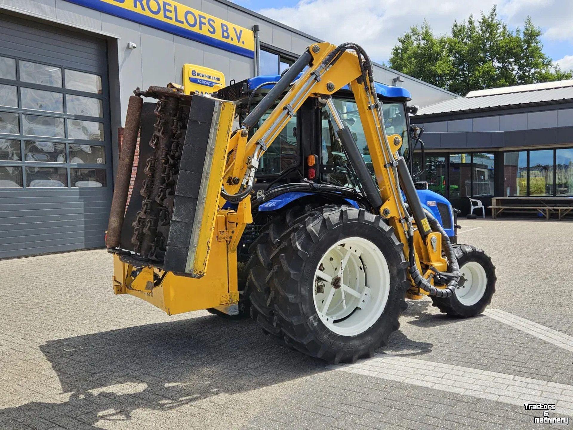 Small-track Tractor New Holland Boomer 3050 met Bos Maaiarm
