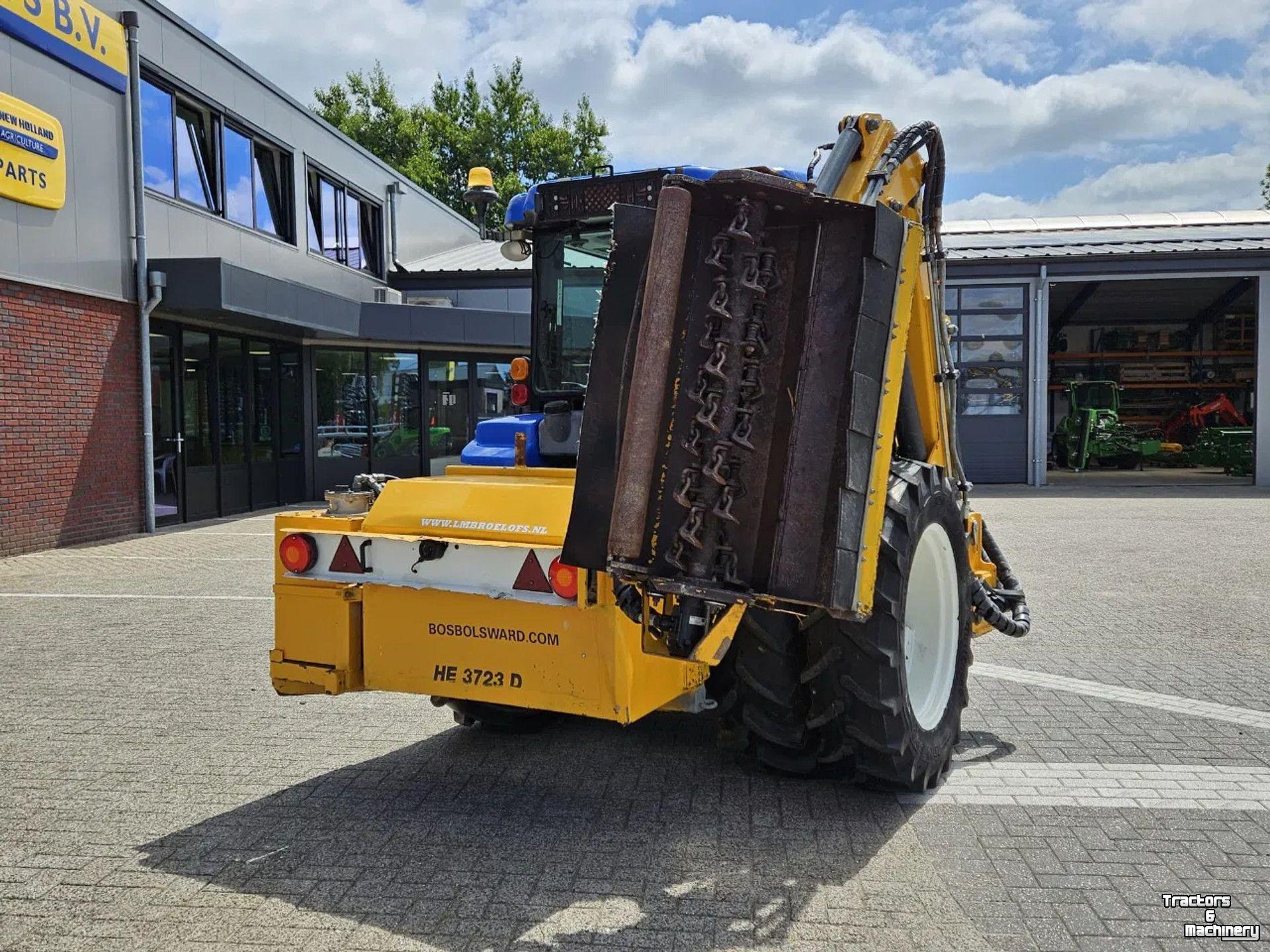 Small-track Tractor New Holland Boomer 3050 met Bos Maaiarm
