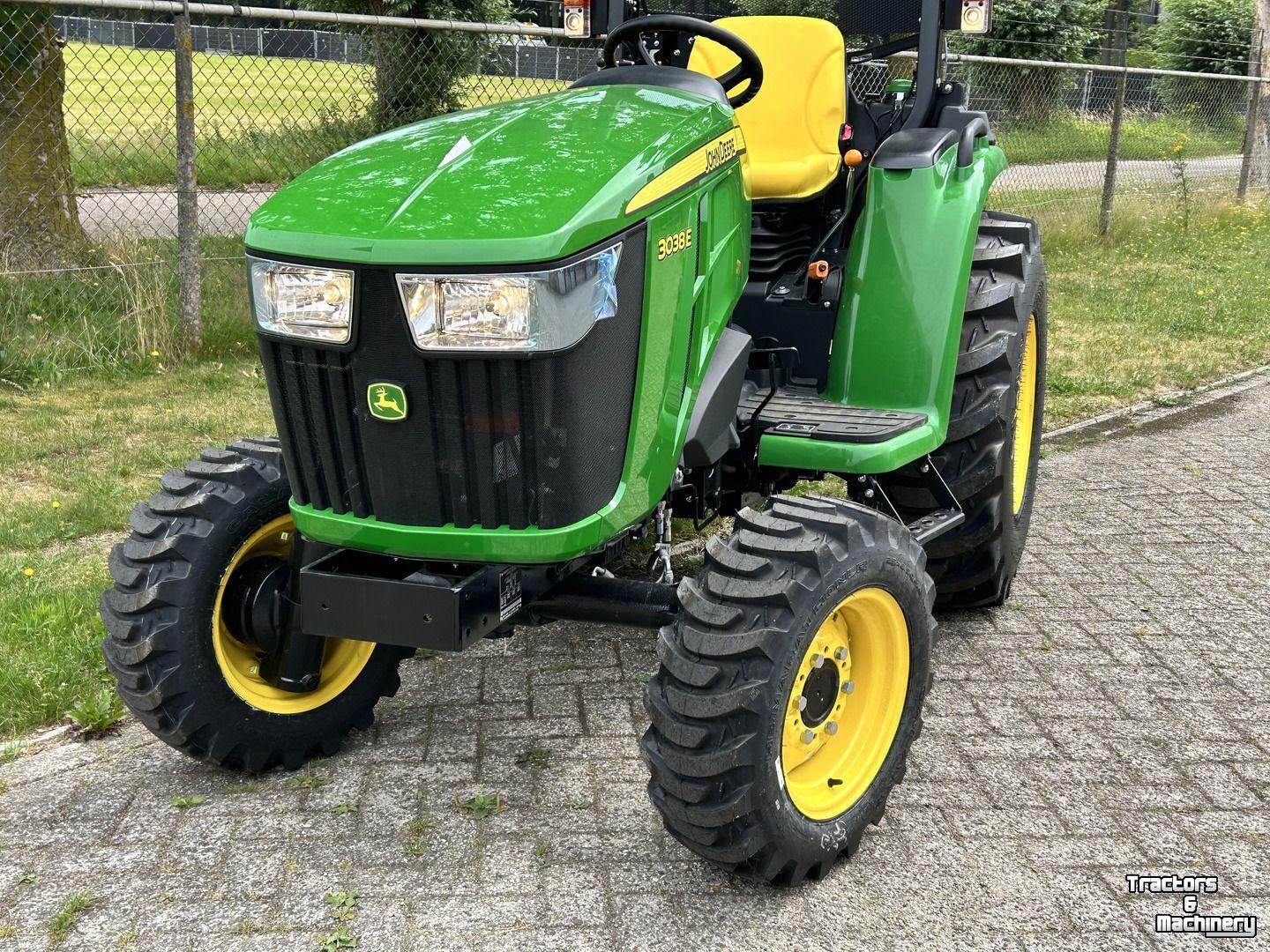 Small-track Tractor John Deere 3038E