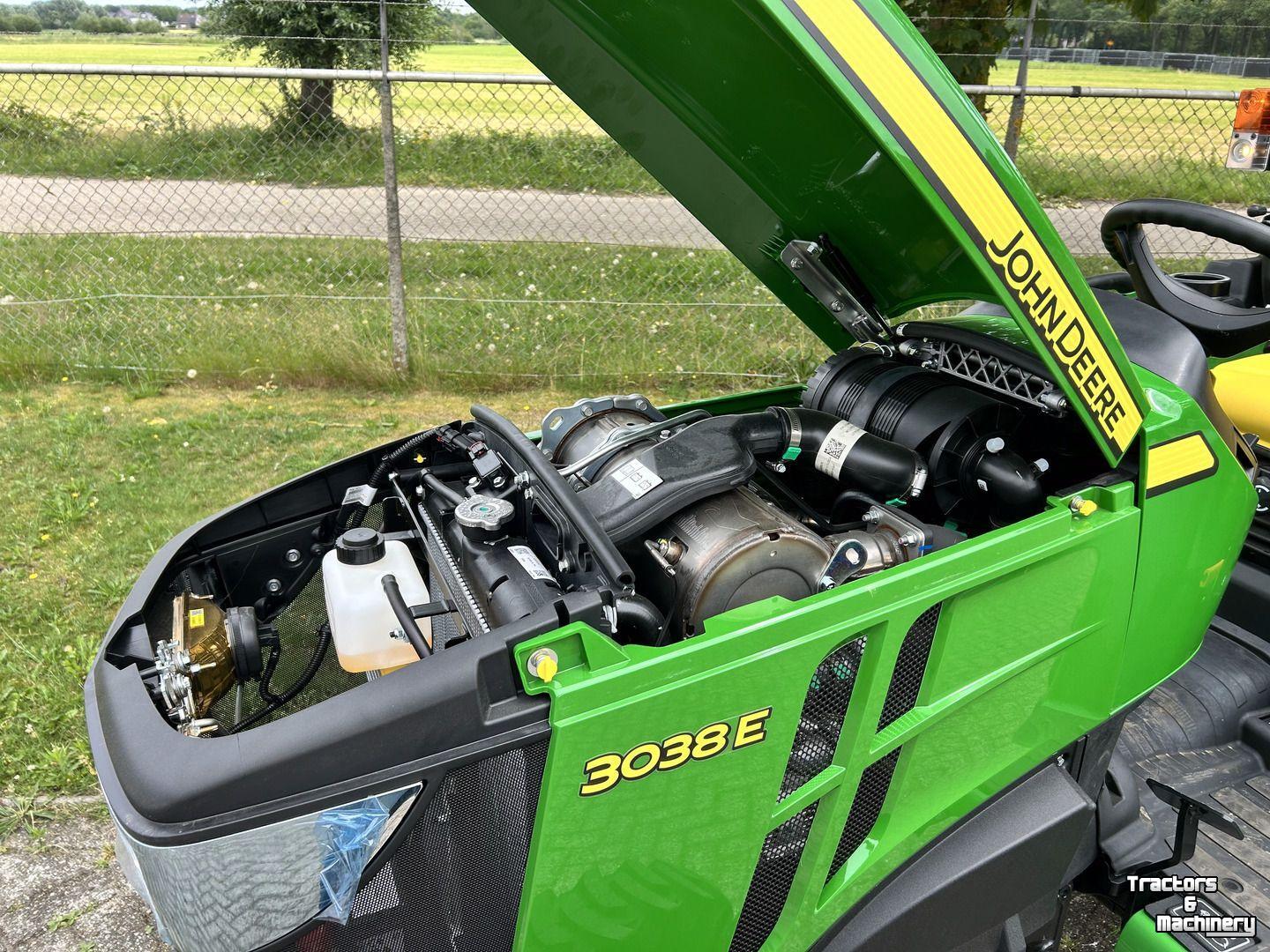 Small-track Tractor John Deere 3038E