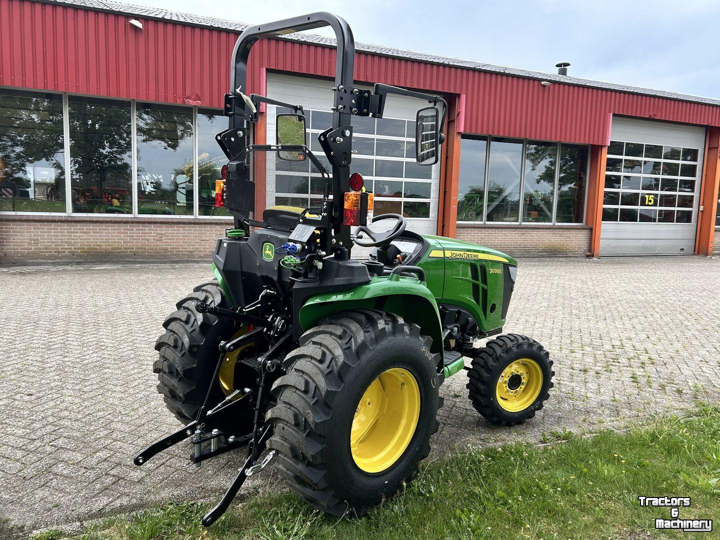 Small-track Tractor John Deere 3038E