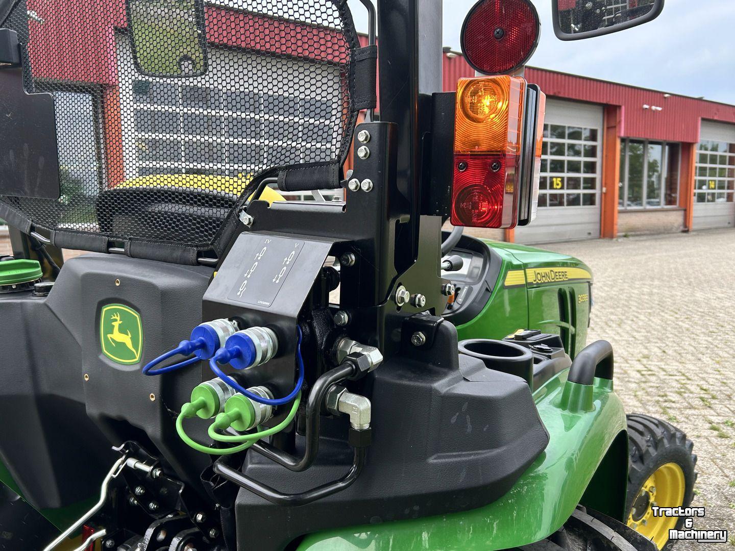 Small-track Tractor John Deere 3038E