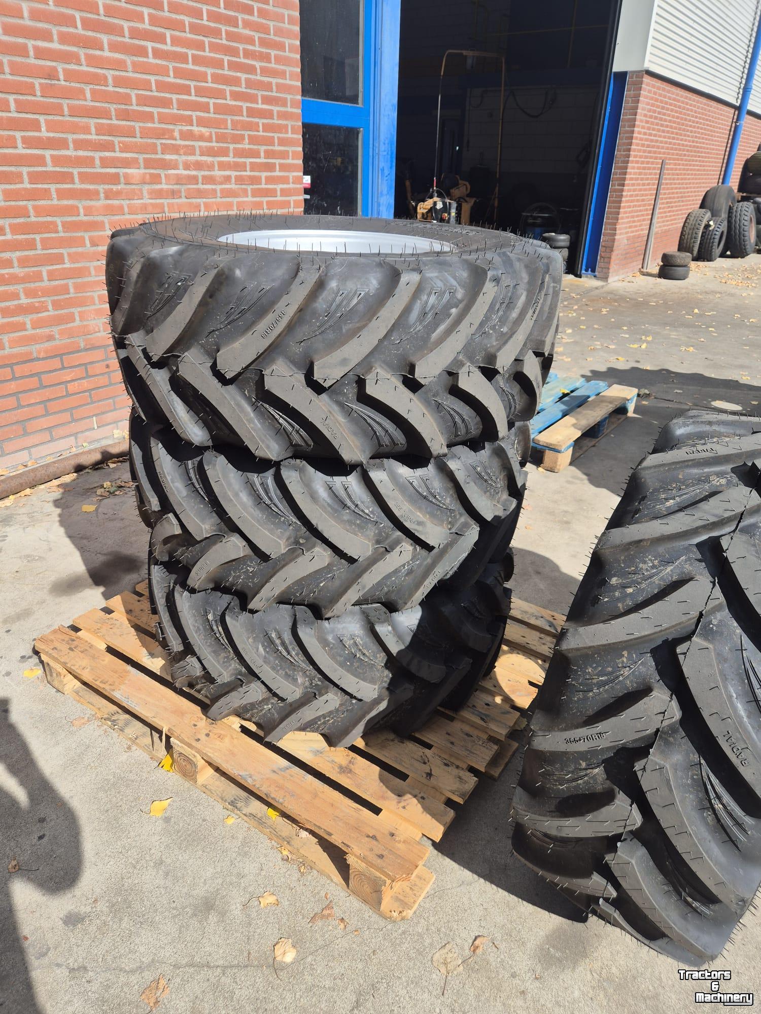 Wheels, Tyres, Rims & Dual spacers BKT 365/70R18
