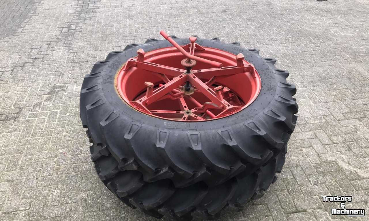 Wheels, Tyres, Rims & Dual spacers  13.6-38 Dubbellucht Molcon 5-ster