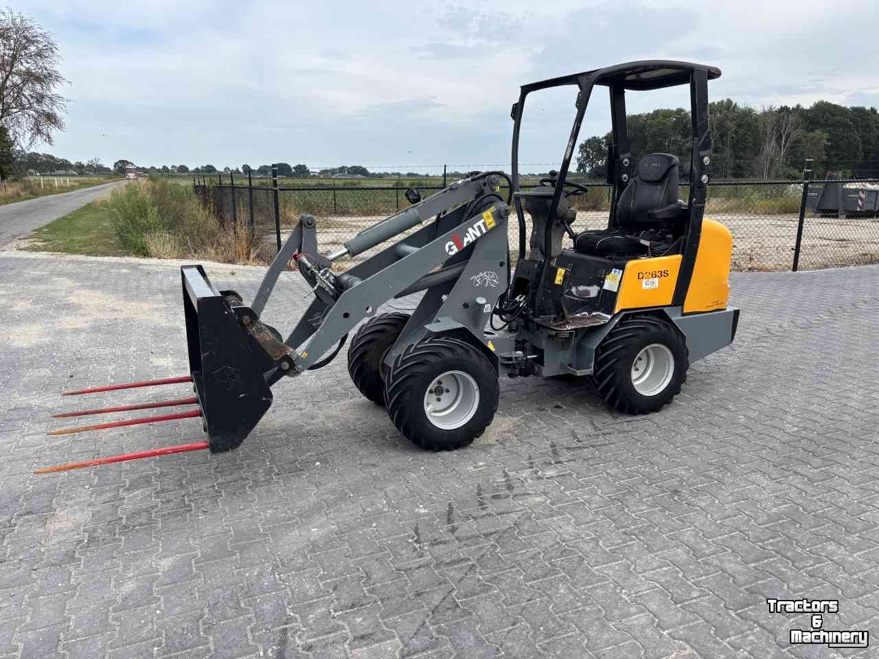 Wheelloader Giant D263S shovel
