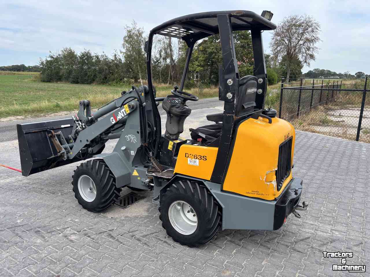 Wheelloader Giant D263S shovel