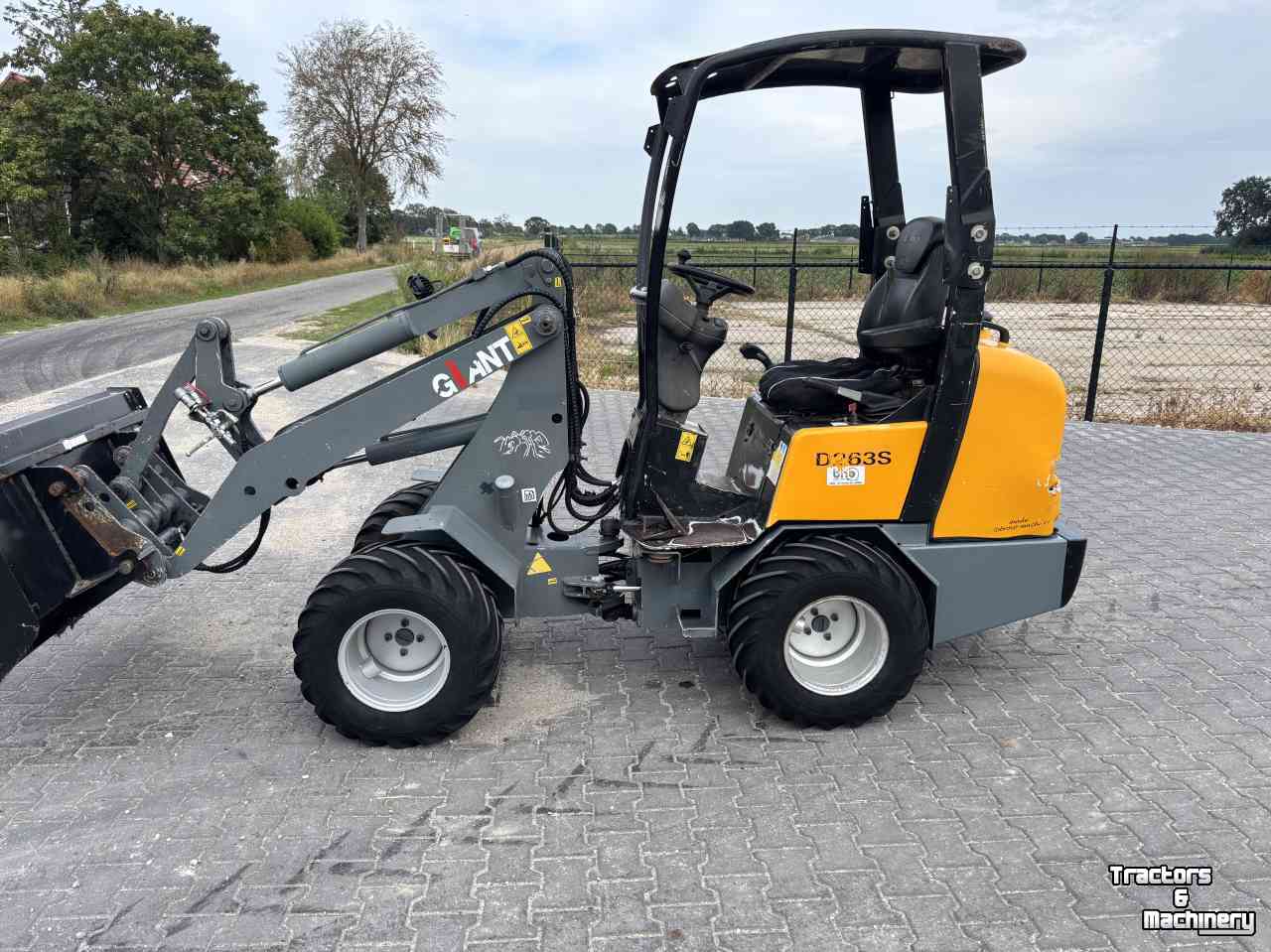Wheelloader Giant D263S shovel