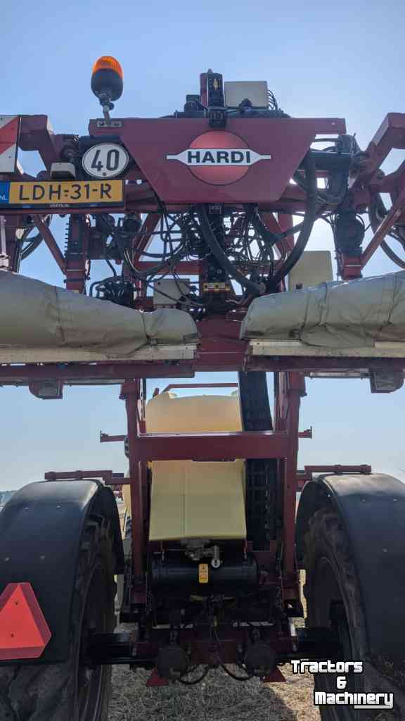 Fieldsprayer pull-type Hardi commander 4500 I Twin Force
