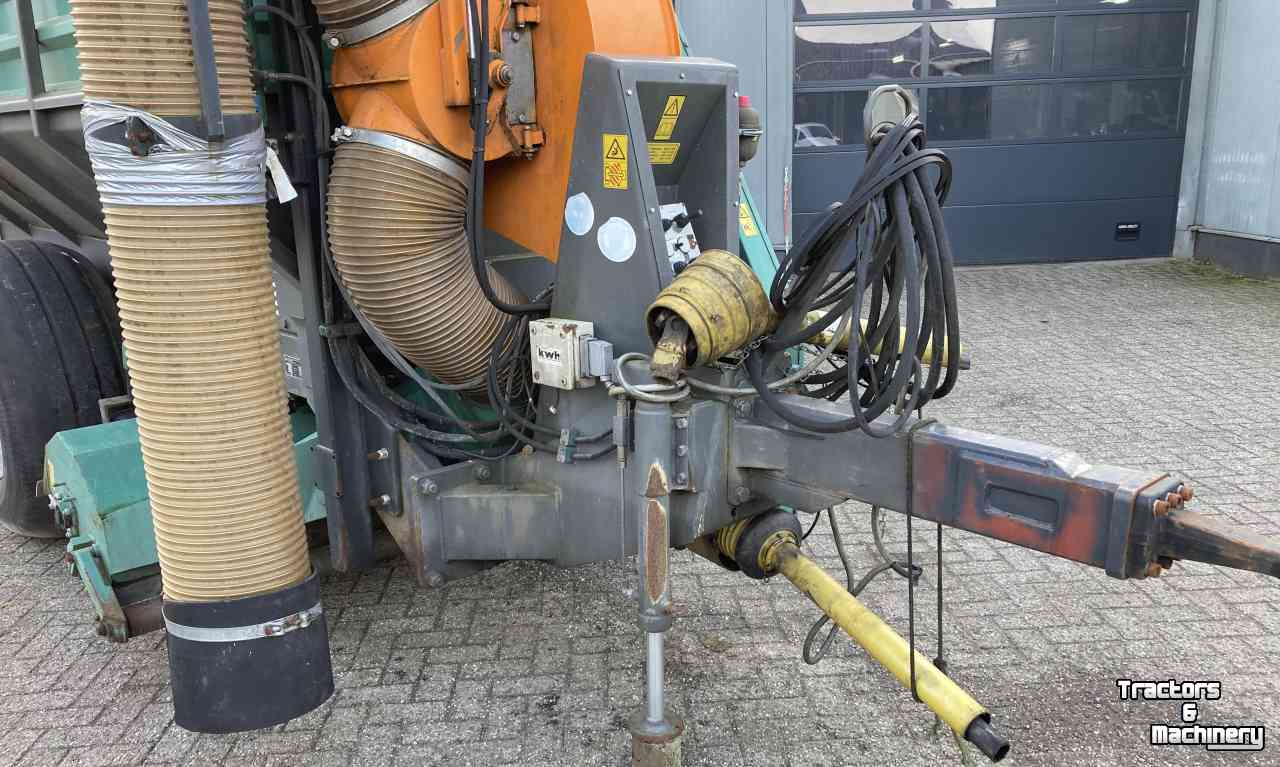 Vacuum sweeper KWH Up & Go 570 8T Bladzuigwagen