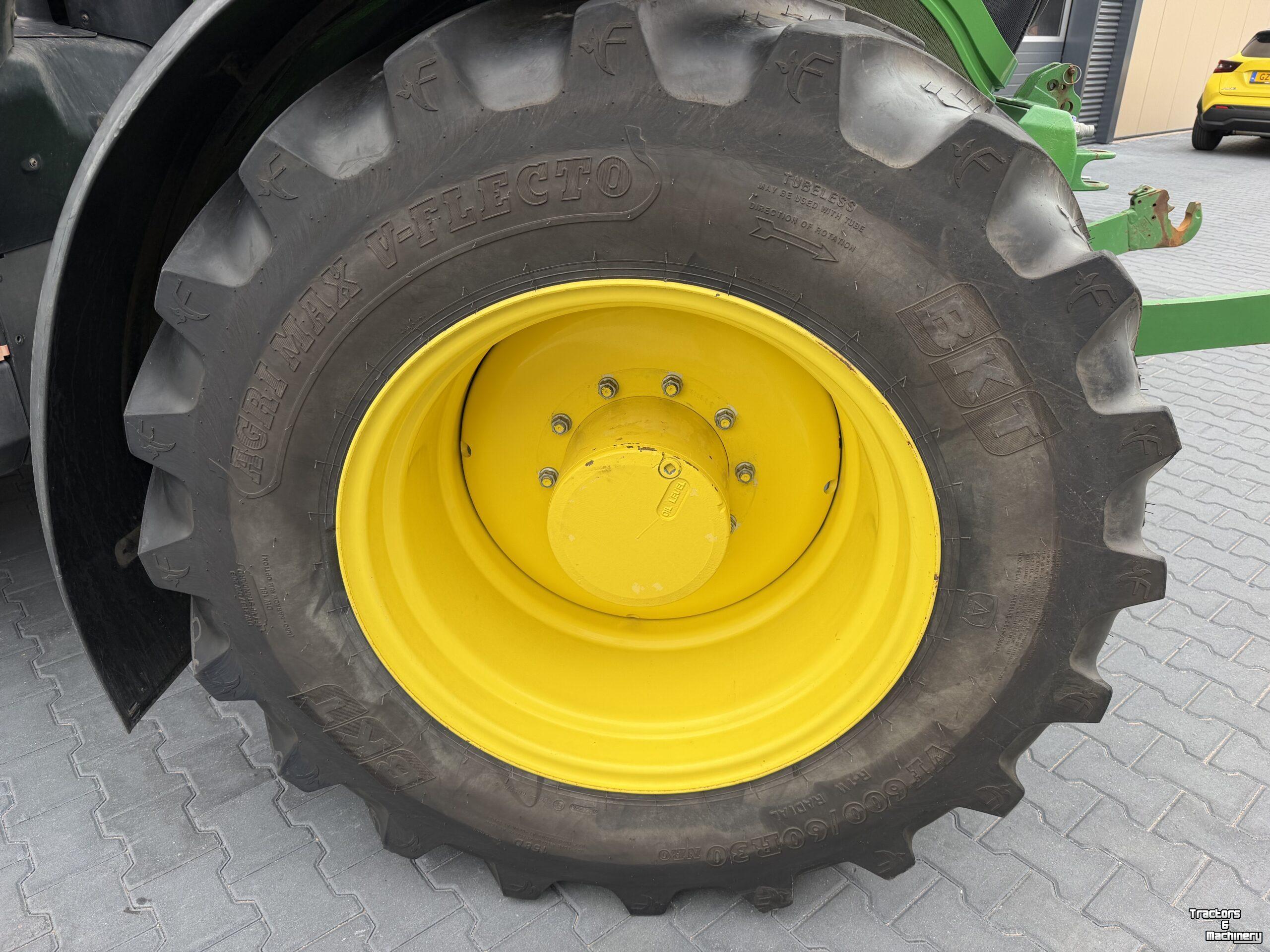 Tractor John Deere 6215R