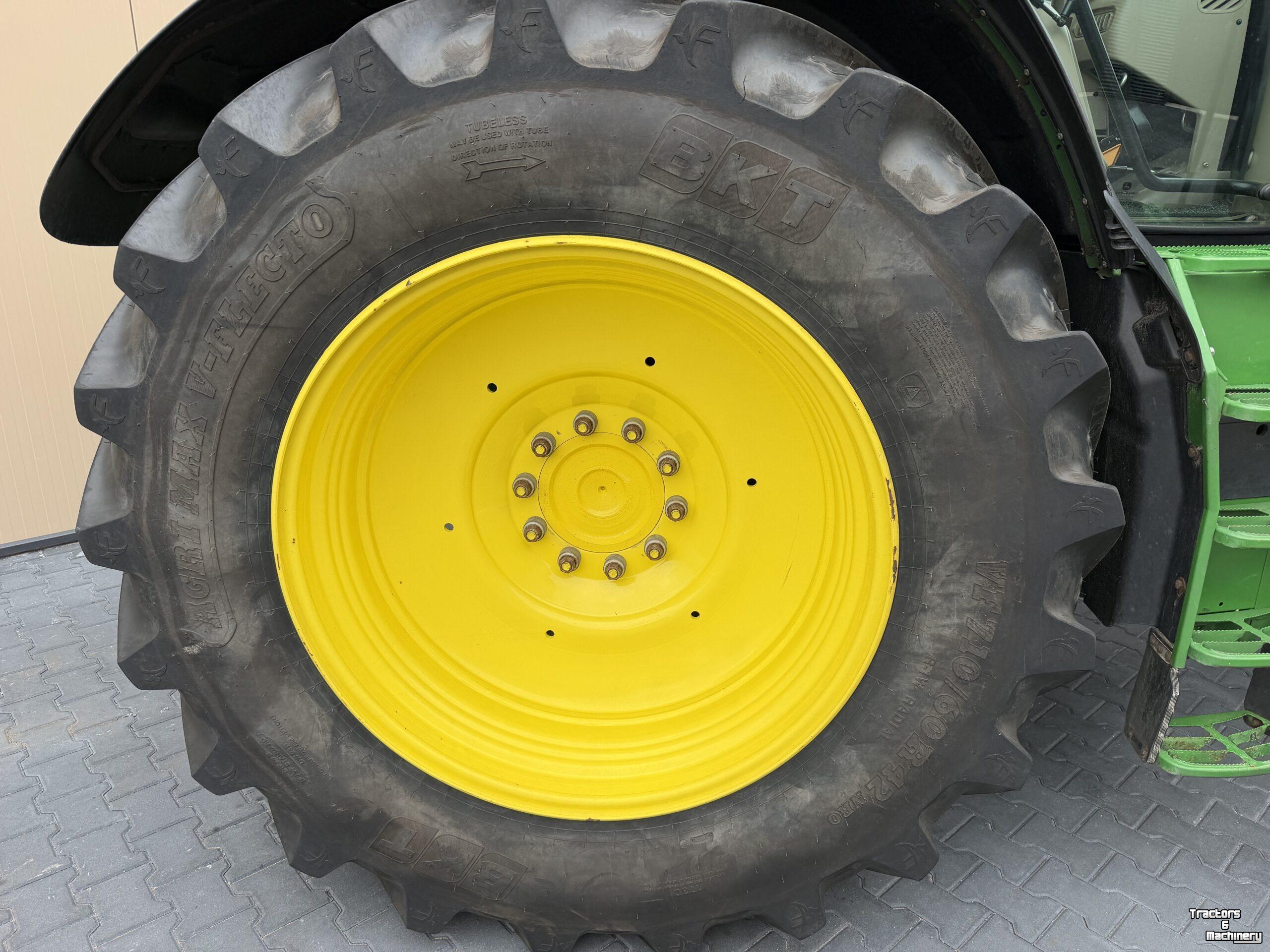 Tractor John Deere 6215R