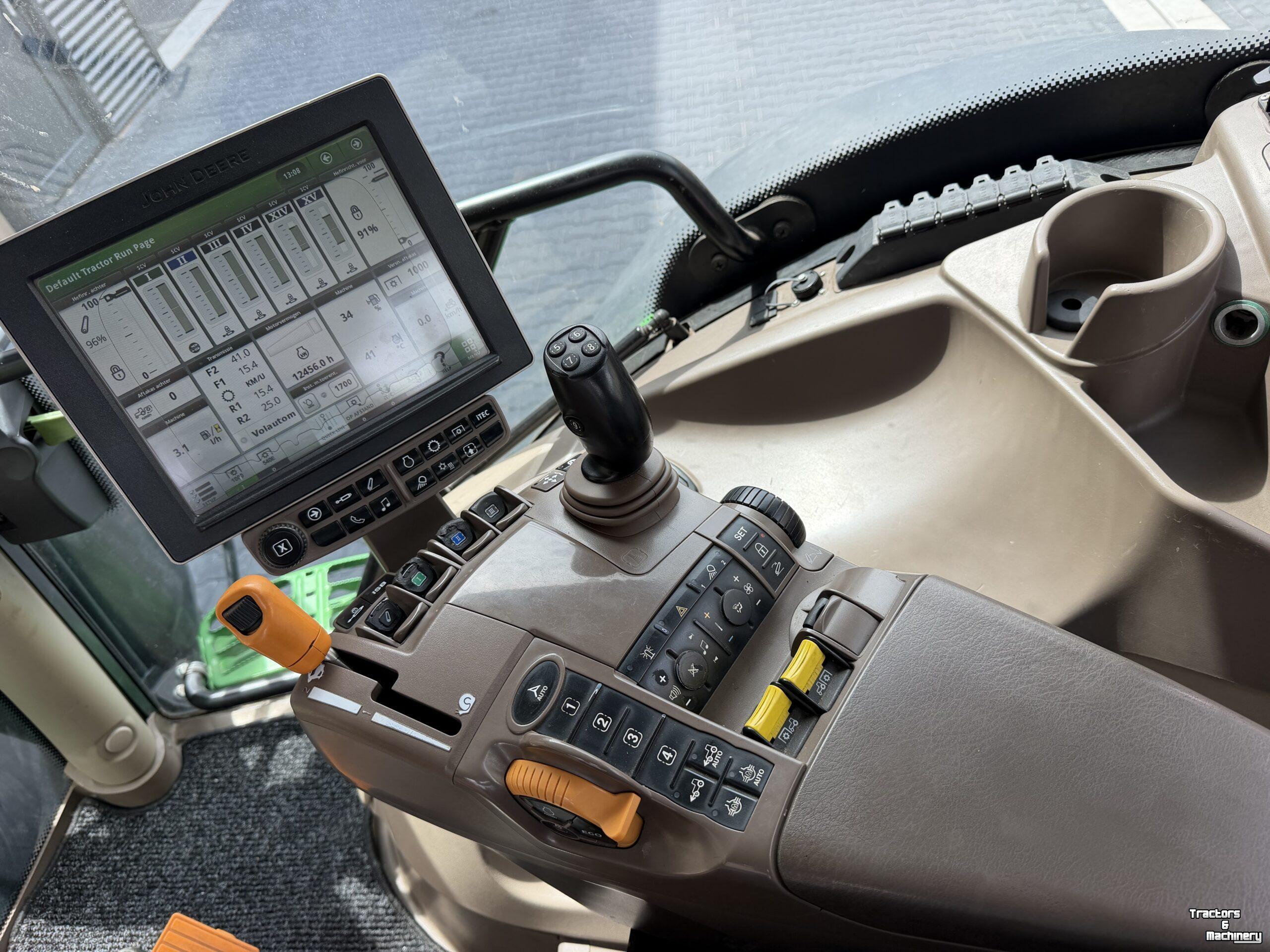 Tractor John Deere 6215R