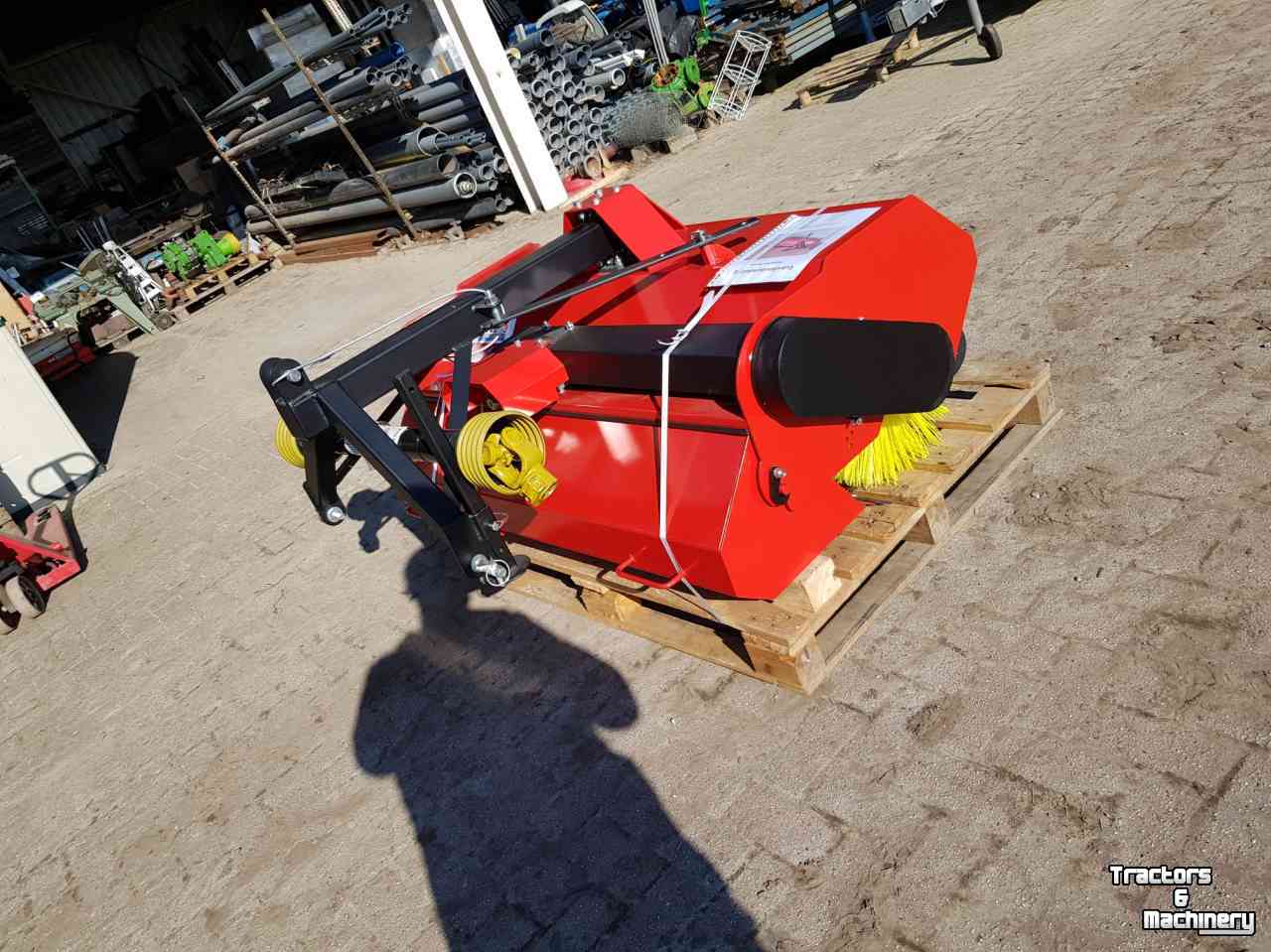 Sweepers and vacuum sweepers  Veegmachine 1.25 mtr aftakas aangedreven met opvangbak