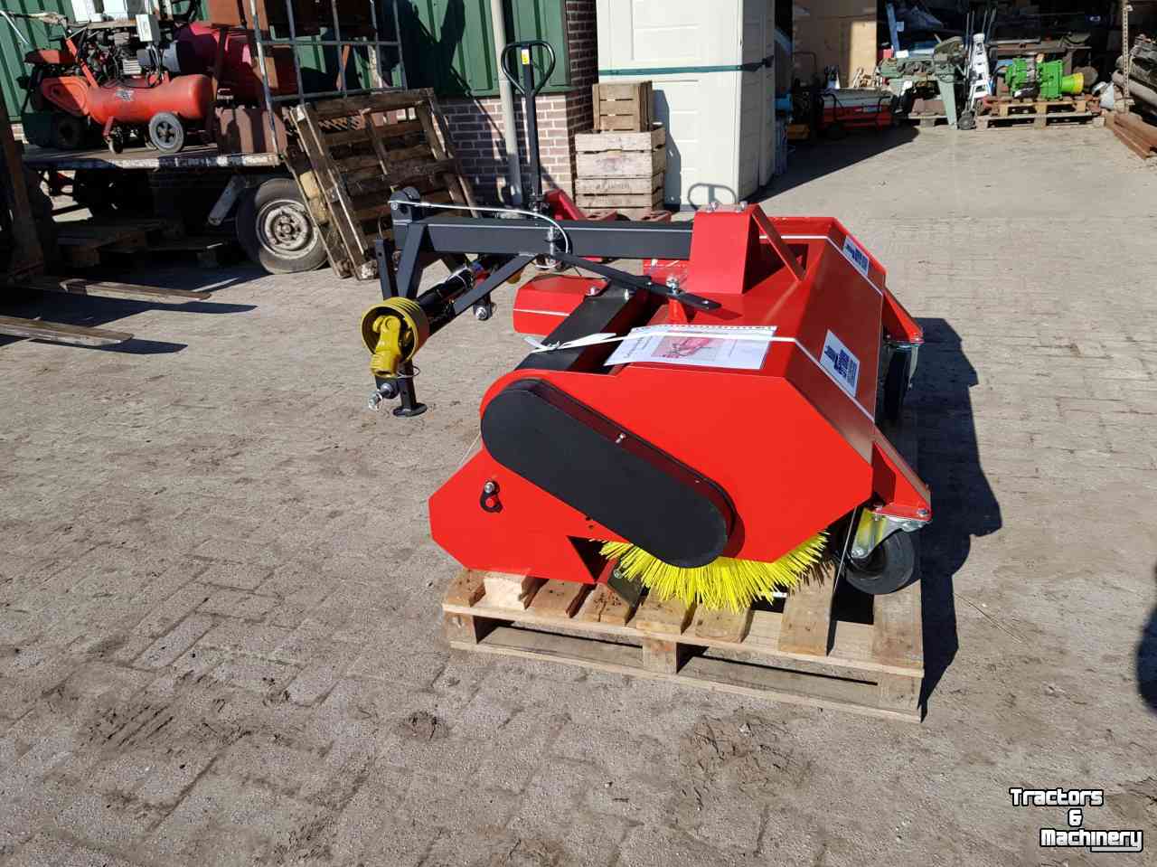 Sweepers and vacuum sweepers  Veegmachine 1.25 mtr aftakas aangedreven met opvangbak