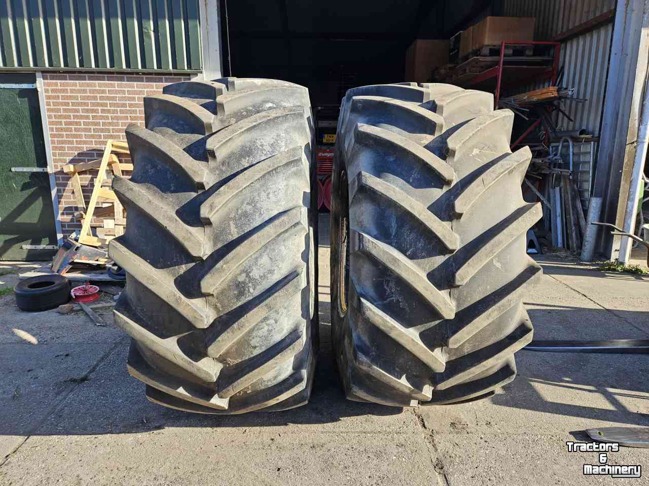 Wheels, Tyres, Rims & Dual spacers Michelin 800/65R32 MegaXbib. 50 mm!