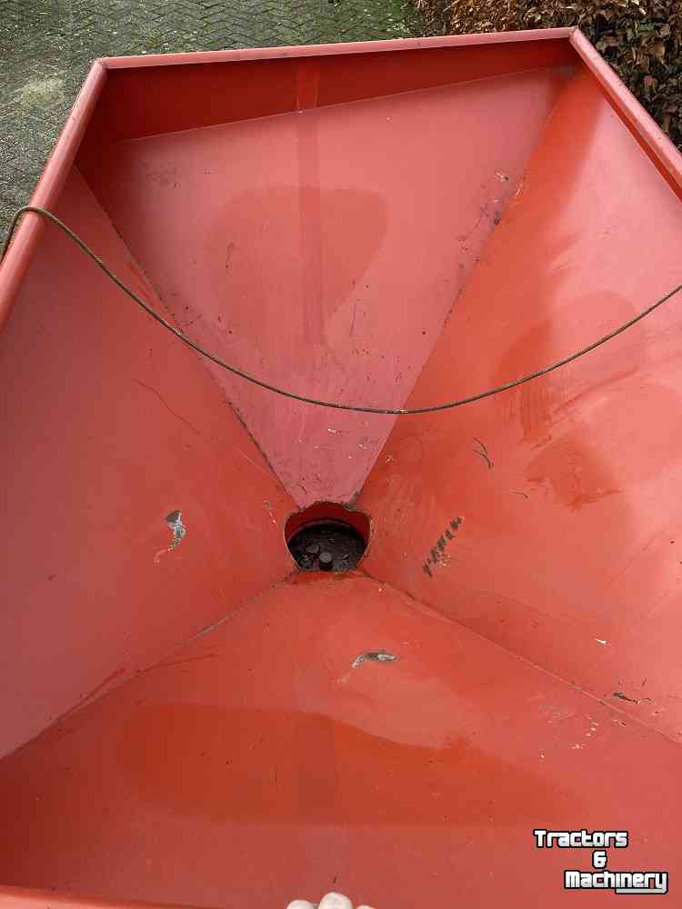 Fertilizer spreader Lely 1500 kunstmeststrooier