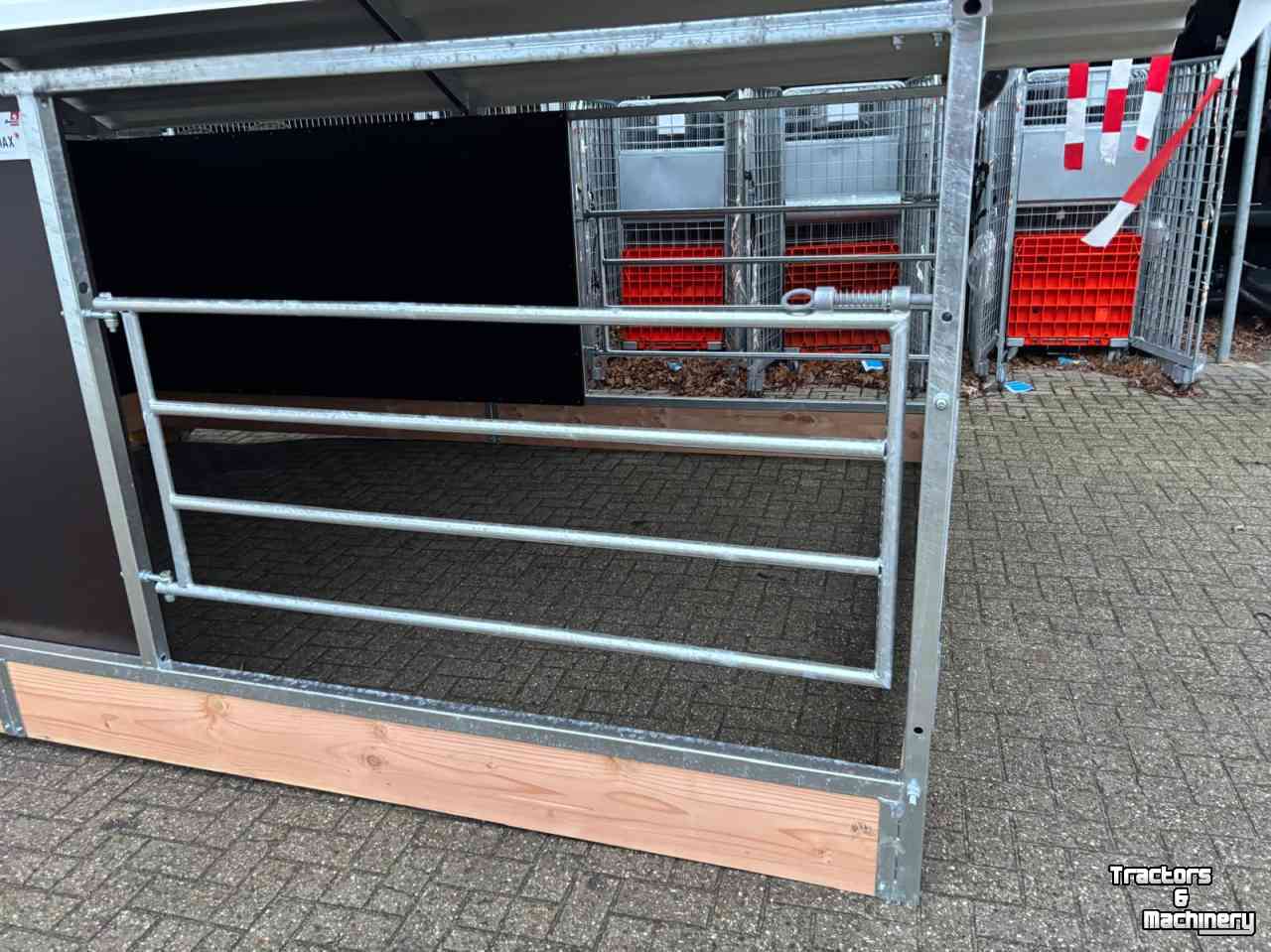Calf hutches  Groot Kalverhok