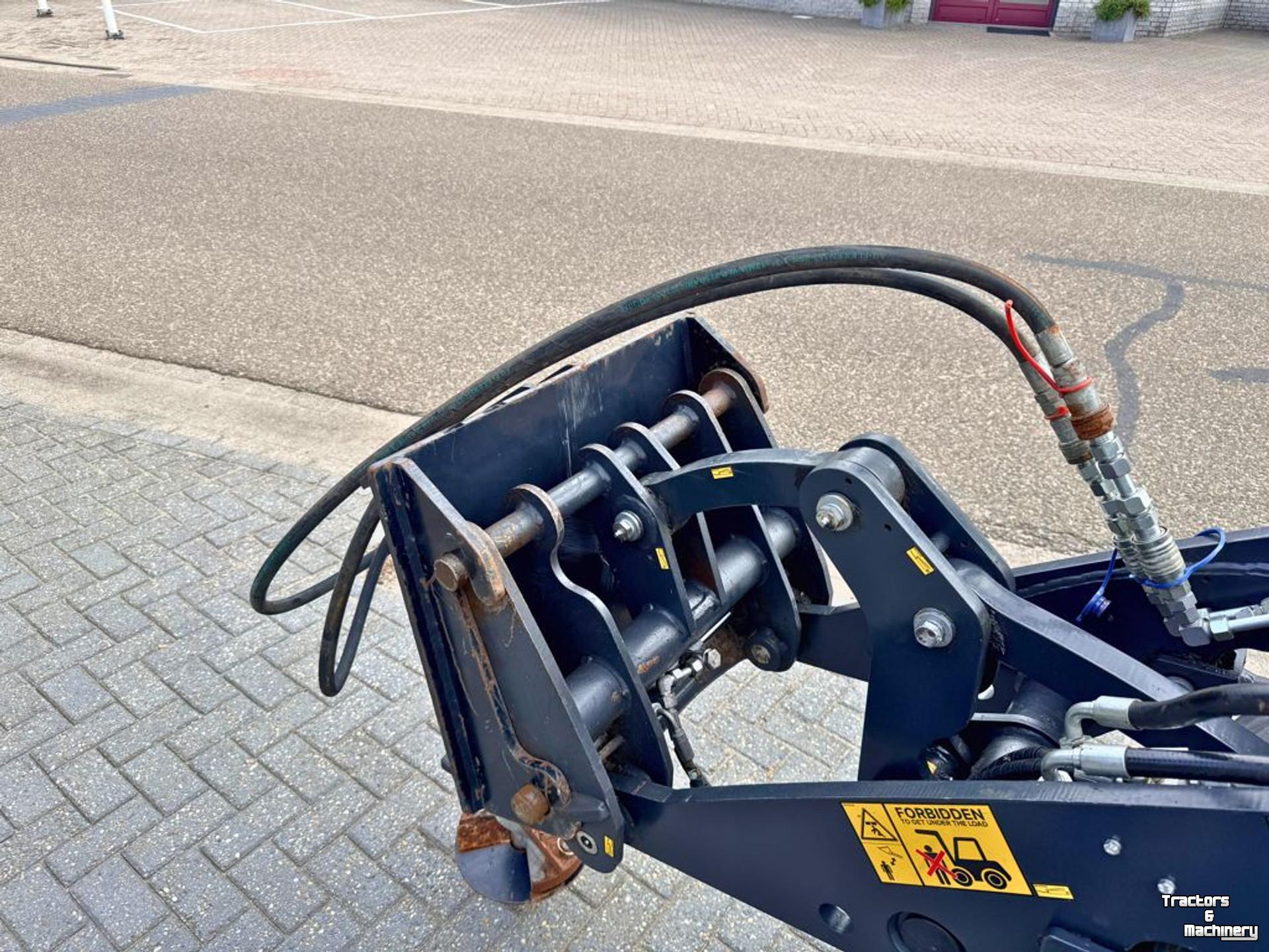Earth drills Giant Boorunit 3500Max met houtsplijter